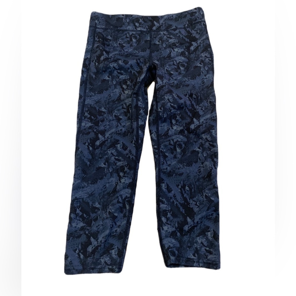 LOLË High Rise Cropped Leggings / Capris
Size: Large (L) / 10-12
